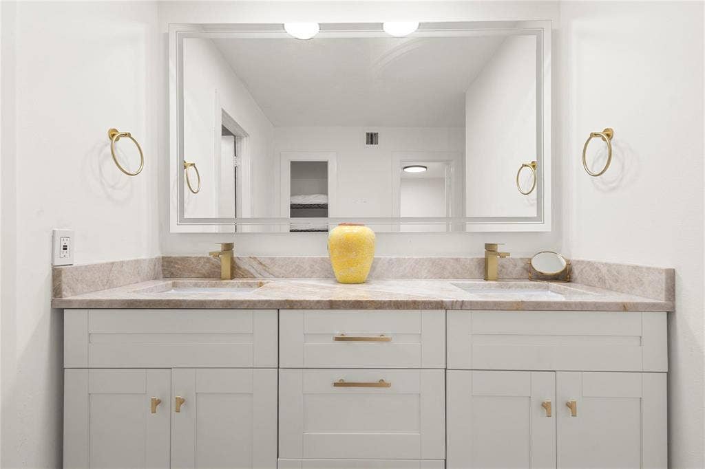 2000 S Ocean Boulevard, #2p, Lauderdale By The Sea, Lauderdale By The Sea, FL 33062 Bathroom 3