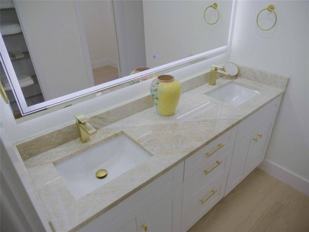 2000 S Ocean Boulevard, #2p, Lauderdale By The Sea, Lauderdale By The Sea, FL 33062 Dual Sink