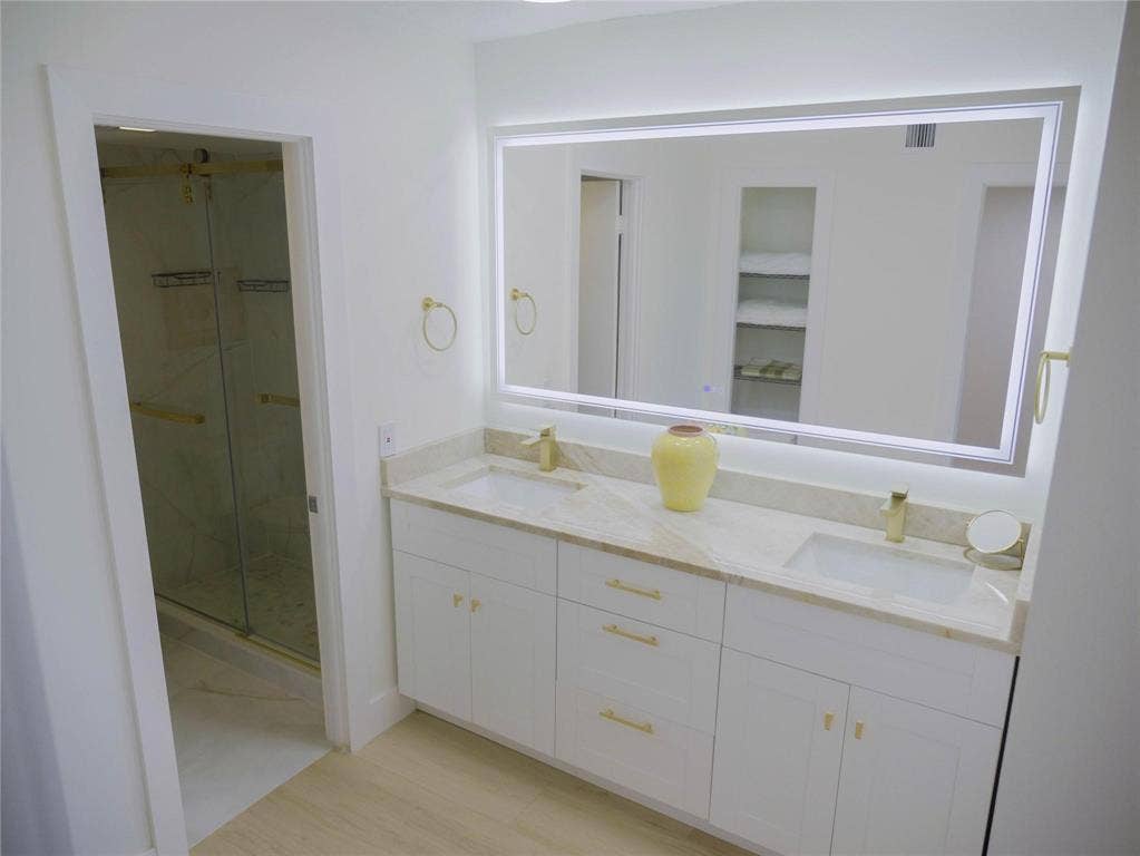 2000 S Ocean Boulevard, #2p, Lauderdale By The Sea, Lauderdale By The Sea, FL 33062 Restroom