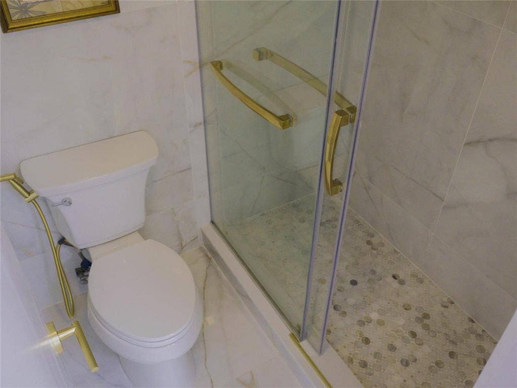 2000 S Ocean Boulevard, #2p, Lauderdale By The Sea, Lauderdale By The Sea, FL 33062 Bathroom 2