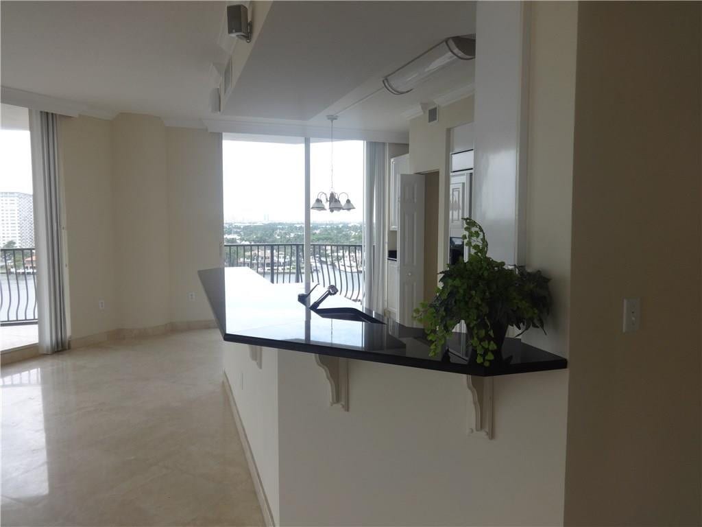 100 S Birch Road, #1106-b, Fort Lauderdale, Fort Lauderdale, FL 33316 kitchen conter