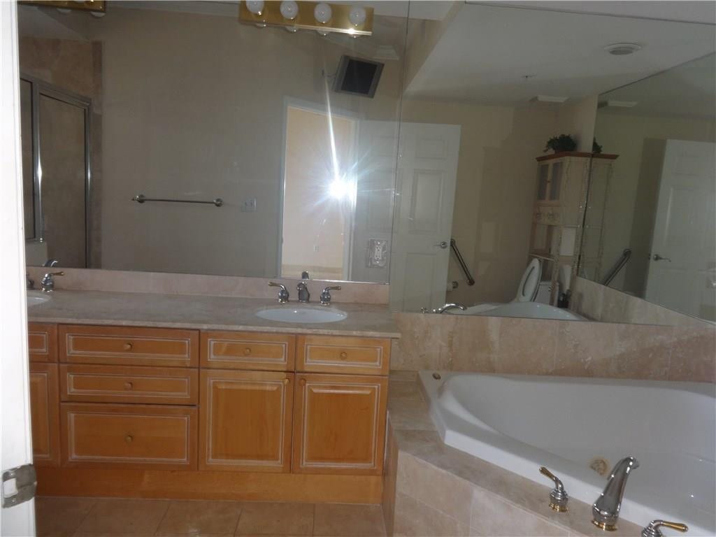 100 S Birch Road, #1106-b, Fort Lauderdale, Fort Lauderdale, FL 33316 Master Bathroom