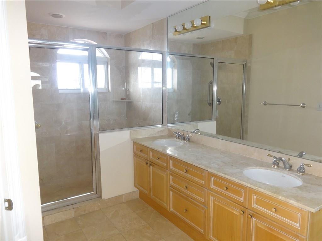 100 S Birch Road, #1106-b, Fort Lauderdale, Fort Lauderdale, FL 33316 Master Bathroom