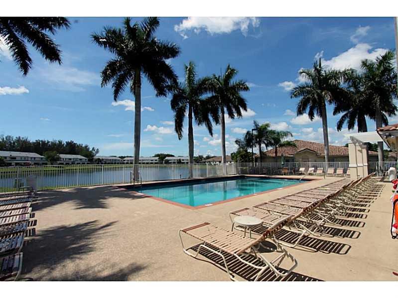 4933 SW 32nd Te, #4933, Dania Beach, FL 33312 Exterior Front