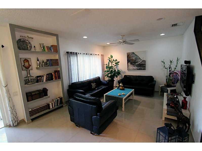 4933 SW 32nd Te, #4933, Dania Beach, FL 33312 Exterior Front