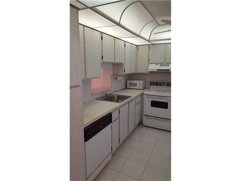111 SE 3rd Avenue, #503, Dania Beach, FL 33004 Kitchen