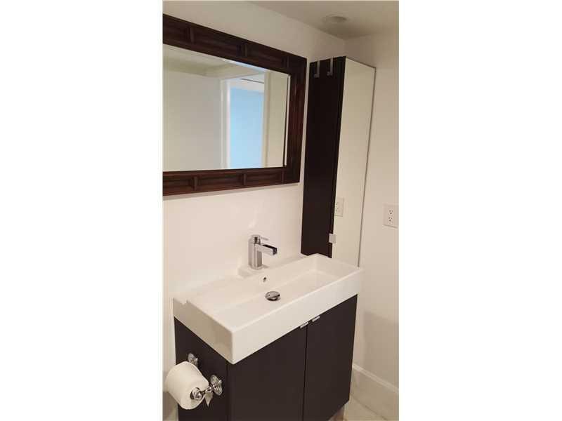 111 SE 3rd Avenue, #503, Dania Beach, FL 33004 Bathroom
