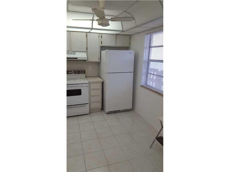 111 SE 3rd Avenue, #503, Dania Beach, FL 33004 Kitchen