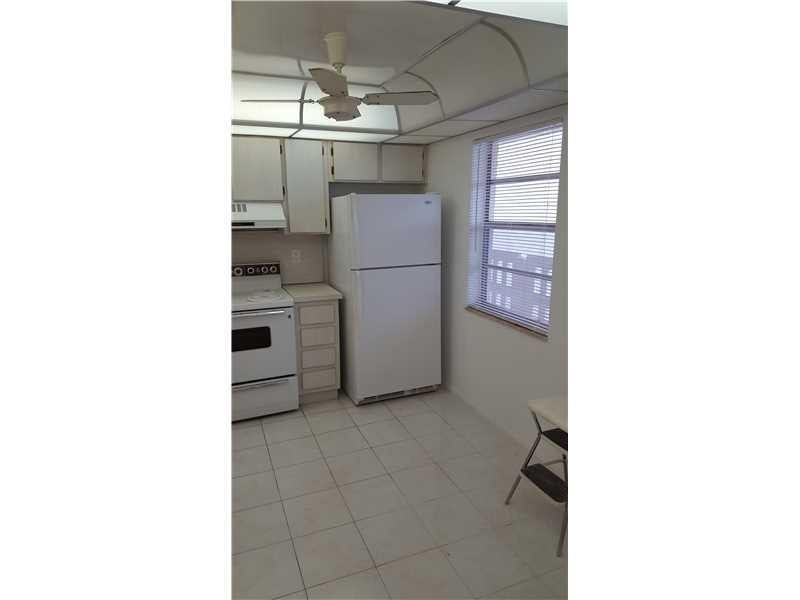 111 SE 3rd Avenue, #503, Dania Beach, FL 33004 Kitchen