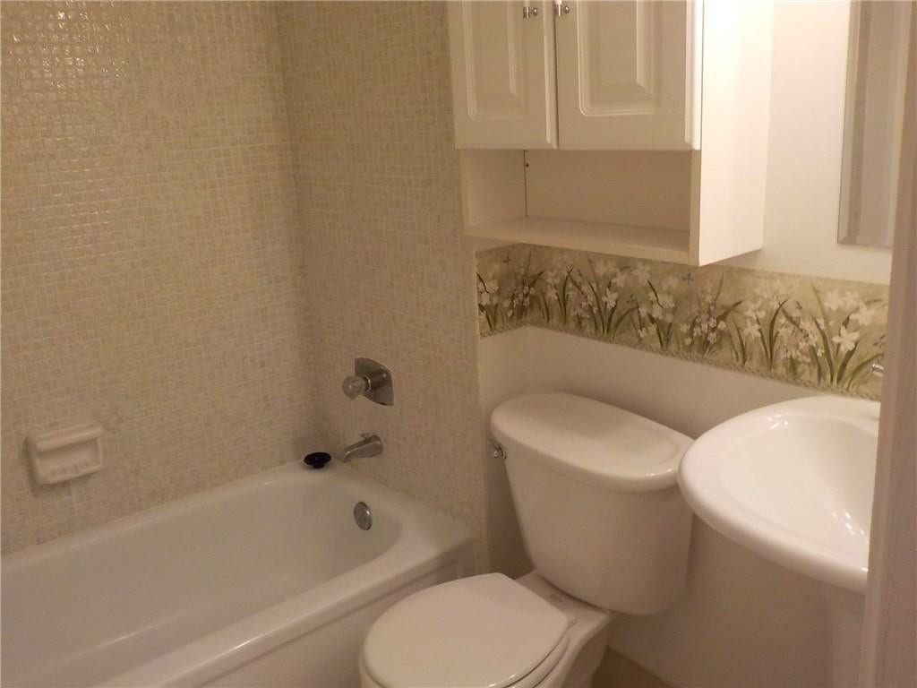104 Royal Park Drive, #2H, Oakland Park, FL 33309 104 Royal Park Drive, #2H, Oakland Park, FL 33309