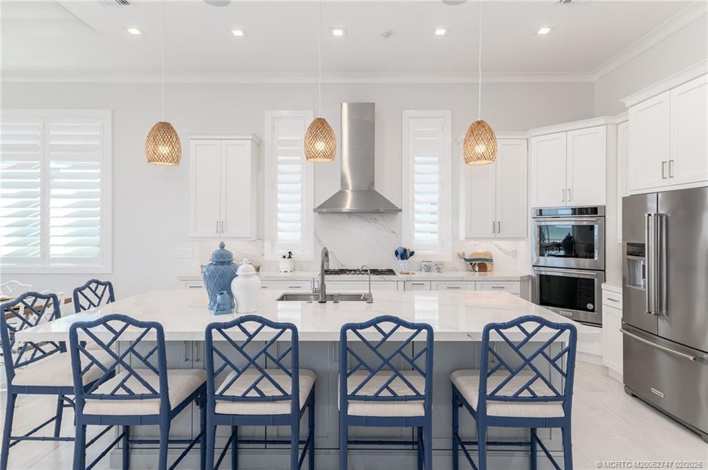 Kitchen island with seating for 6