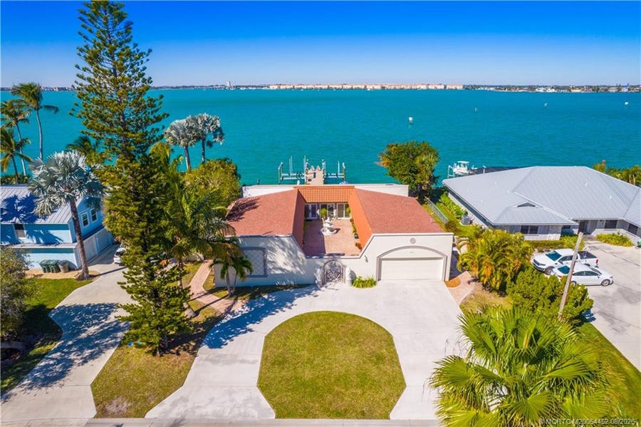 Property photo for 1811 Bayshore Drive, Fort Pierce, FL