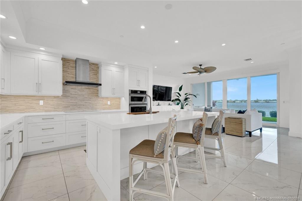 104 Water Club N, North Palm Beach, FL 33408 Kitchen entertaining area
