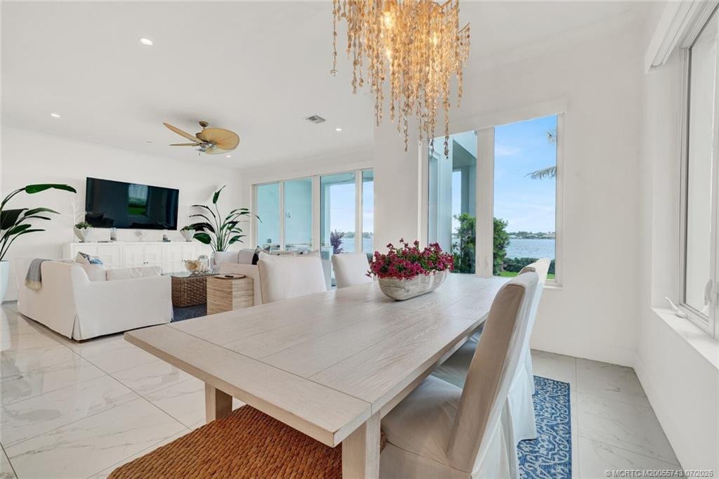 104 Water Club N, North Palm Beach, FL 33408 Dining area