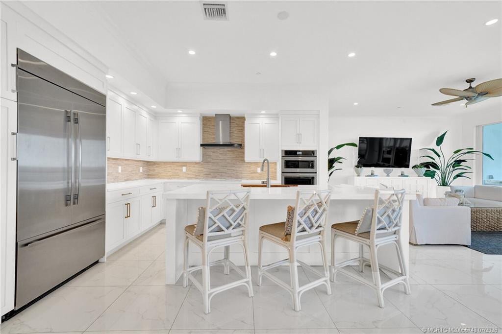 104 Water Club N, North Palm Beach, FL 33408 Kitchen Center Island area
