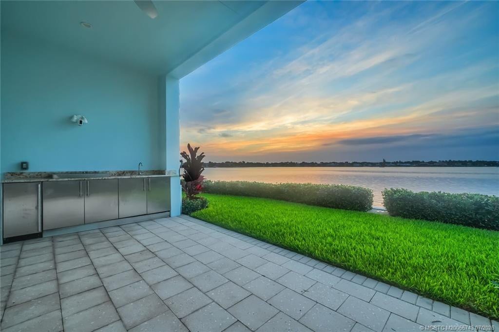 104 Water Club N, North Palm Beach, FL 33408 SUNRISE FROM SUMMER KITCHEN AREA