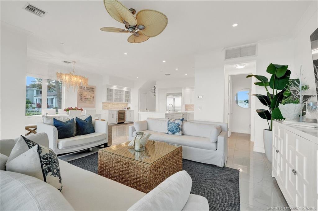 104 Water Club N, North Palm Beach, FL 33408 Living Area