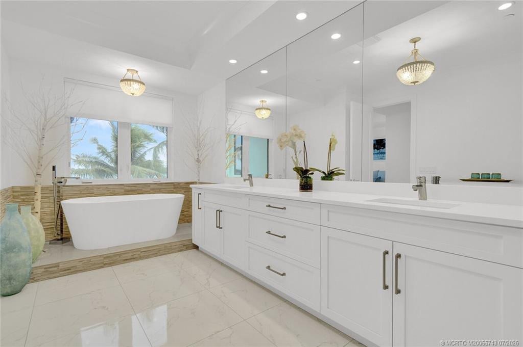 104 Water Club N, North Palm Beach, FL 33408 Main bath