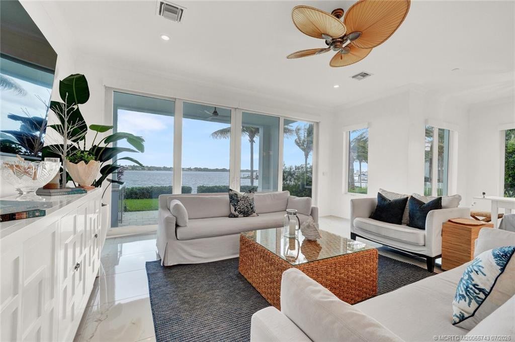 104 Water Club N, North Palm Beach, FL 33408 Living Area