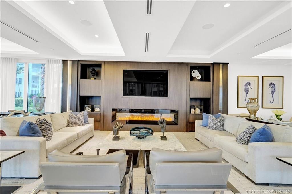 104 Water Club N, North Palm Beach, FL 33408 Community gathering area