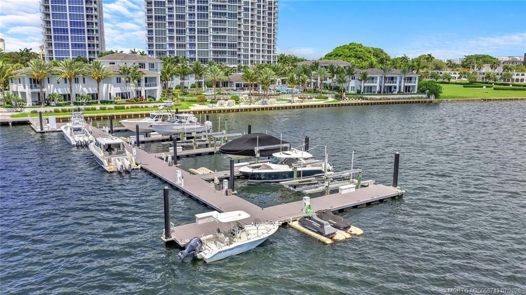 104 Water Club N, North Palm Beach, FL 33408 Community dock
