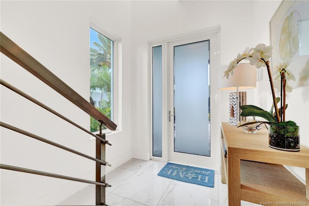 104 Water Club N, North Palm Beach, FL 33408 Interior entry