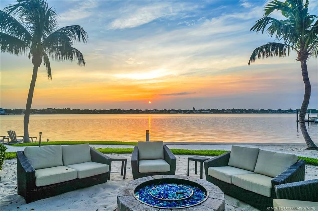 104 Water Club N, North Palm Beach, FL 33408 FIRE PIT AT SUNRISE