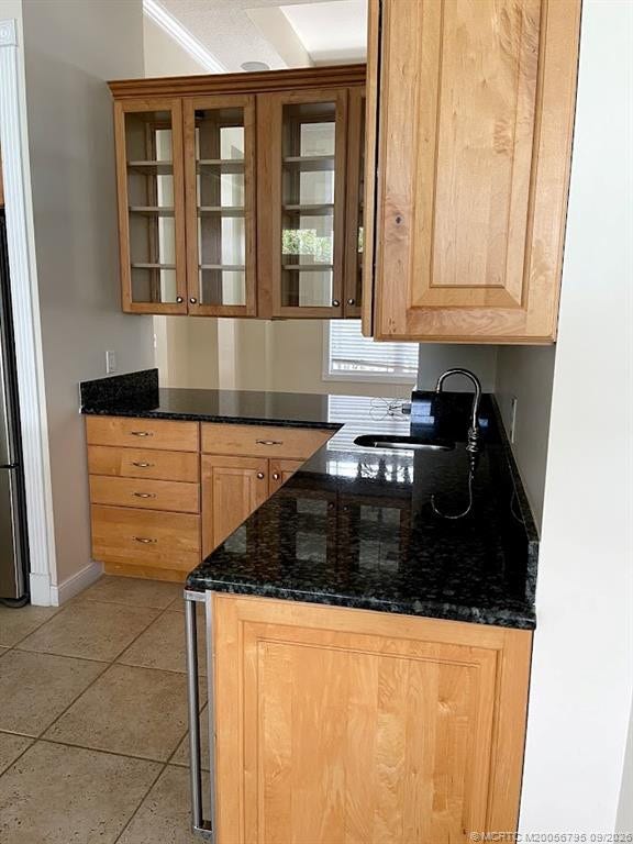 4743 SW Bermuda Way, Palm City, FL 34990 Kitchen with pass-thru to dining room