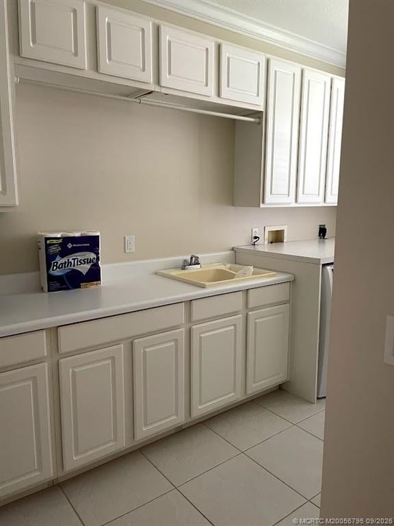 4743 SW Bermuda Way, Palm City, FL 34990 Laundry room with sink
