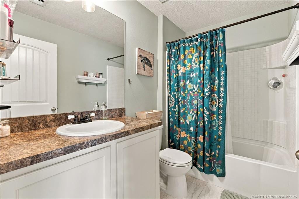 2134 SE Gaslight Street, Port St Lucie, FL 34952 2nd Bath with Tub/Shower