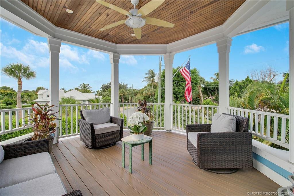 1002 SE Riverside Drive, Stuart, FL 34996 2nd floor balcony