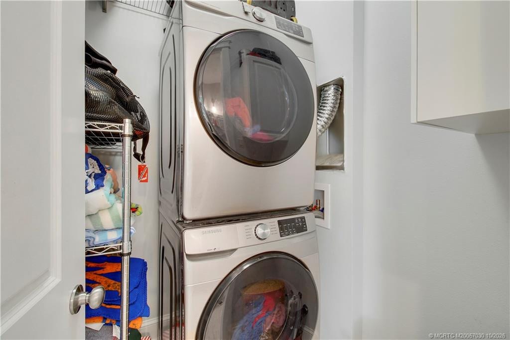 1002 SE Riverside Drive, Stuart, FL 34996 2 sets of Washer & Dryer primary bedroom