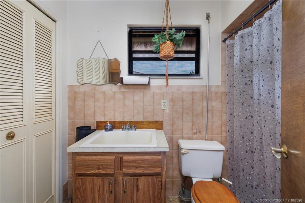 160 SE Duxbury Avenue, Port St Lucie, FL 34983 Cabana Bathroom