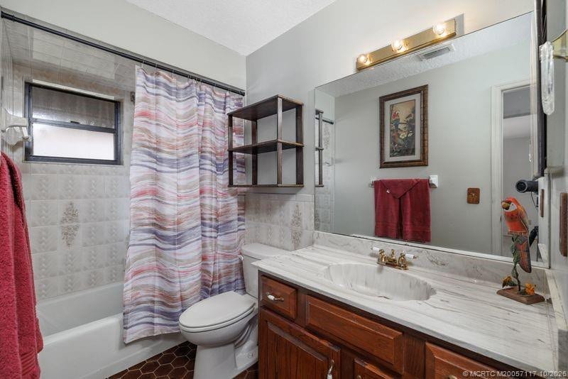 160 SE Duxbury Avenue, Port St Lucie, FL 34983 Guest Bathroom