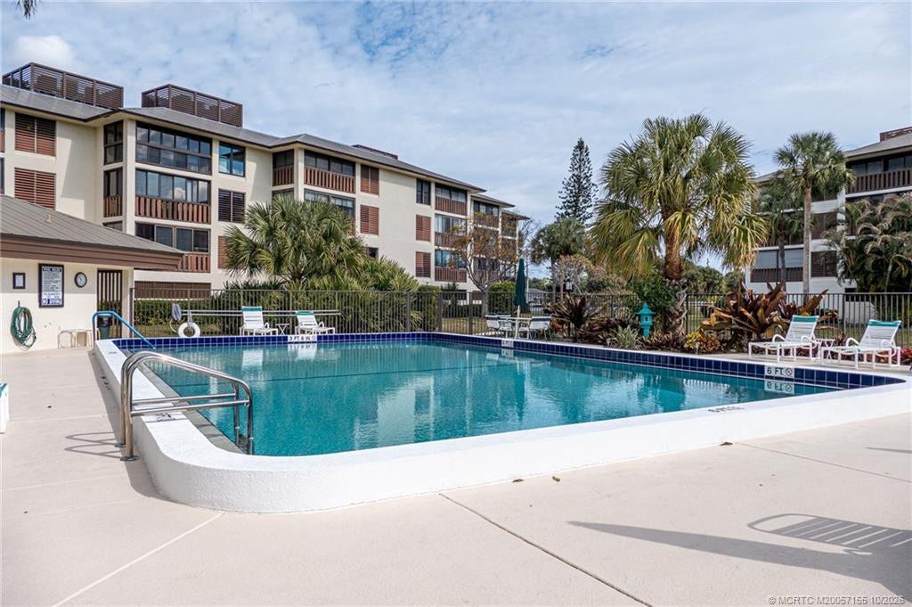 Pool, heated