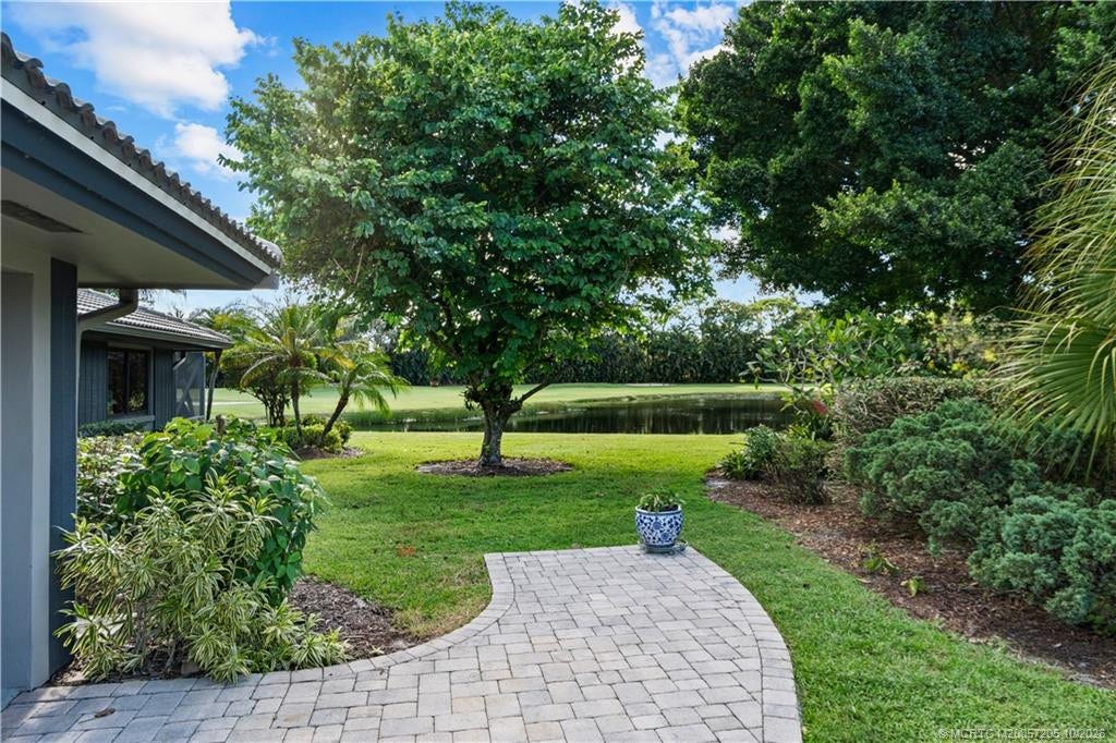 1423 SW Troon Circle, Palm City, FL 34990 Golf course and waterviews