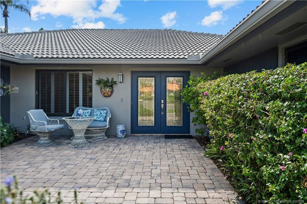 1423 SW Troon Circle, Palm City, FL 34990 enjoy morning coffee in your courtyard