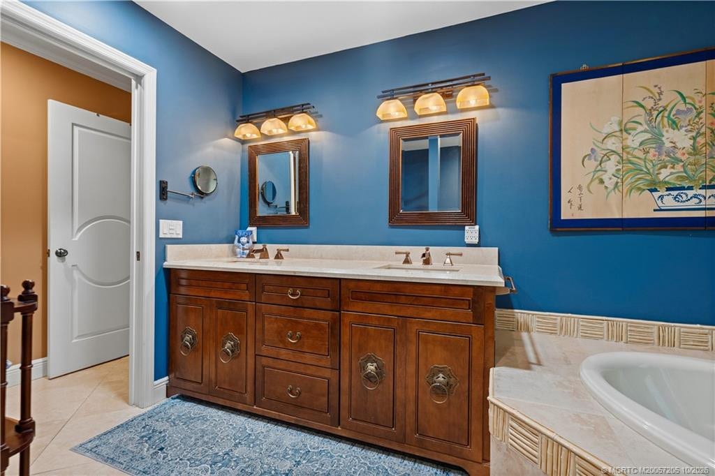 1423 SW Troon Circle, Palm City, FL 34990 Double sinks