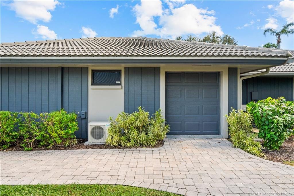 1423 SW Troon Circle, Palm City, FL 34990 golf cart garage