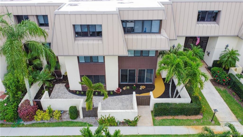 1800 SE Saint Lucie Boulevard, #9-105, Stuart, FL 34996 Aerial view of enclosed patio with golf course views and fantastic sunsets
