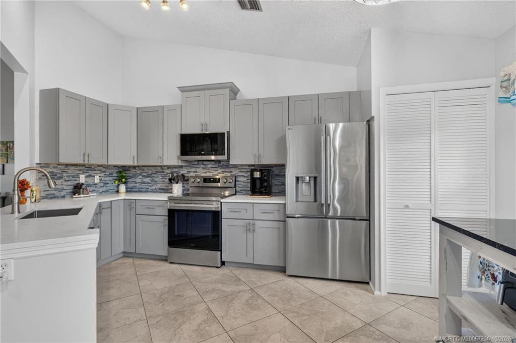 6070 SE Martinique Drive, #202, Stuart, FL 34997 Photo 18