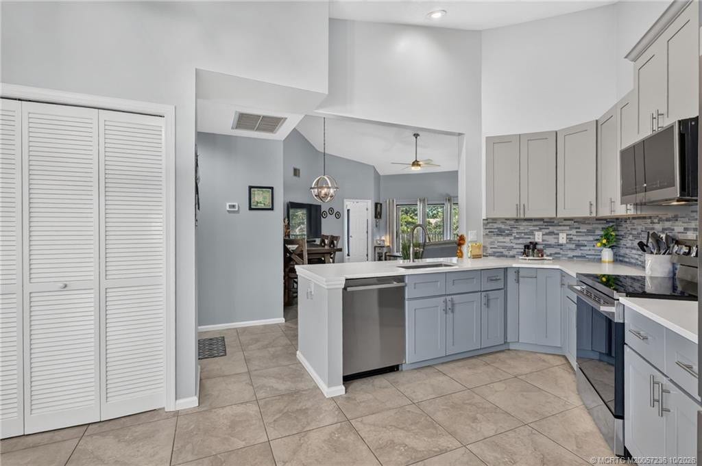 6070 SE Martinique Drive, #202, Stuart, FL 34997 Photo 20