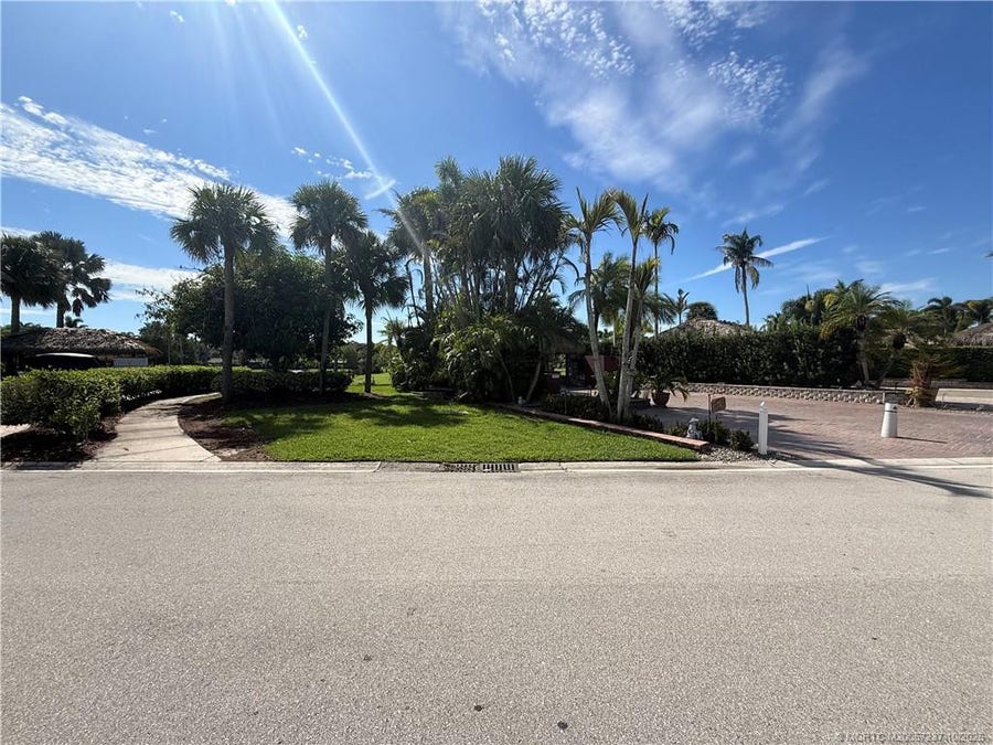 Property photo for 466 NW Sandtrap Lane, Port St Lucie, FL