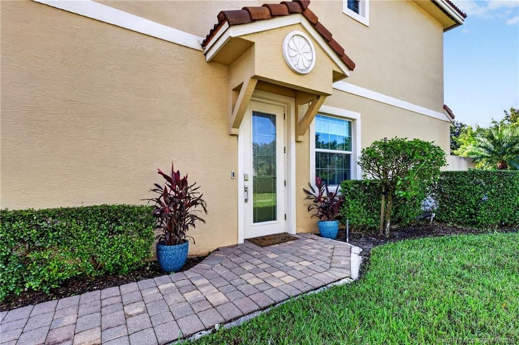 615 SW Glen Crest Way, Stuart, FL 34997 Photo 4