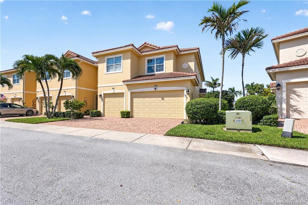 615 SW Glen Crest Way, Stuart, FL 34997 Photo 2