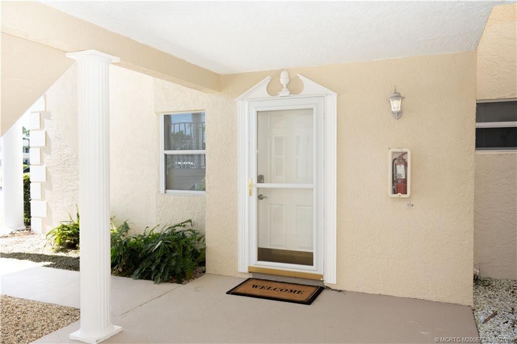 356 Grove Isle Circle, Vero Beach, FL 32962 Photo 2