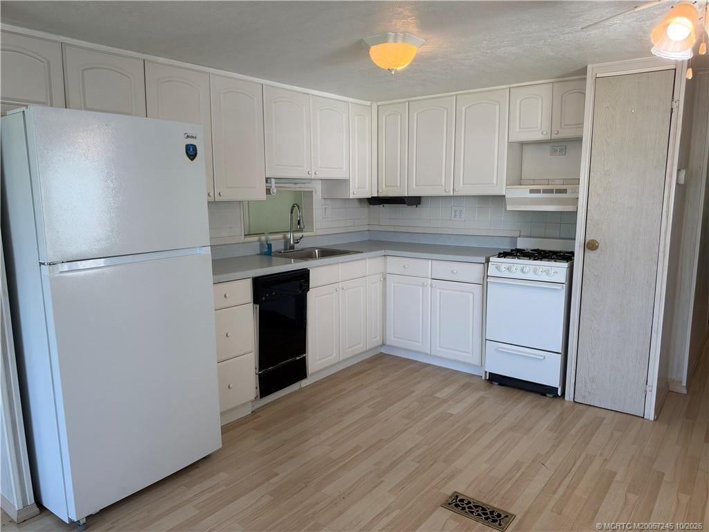 603 Tahiti Way NE, Jensen Beach, FL 34957 Photo 5