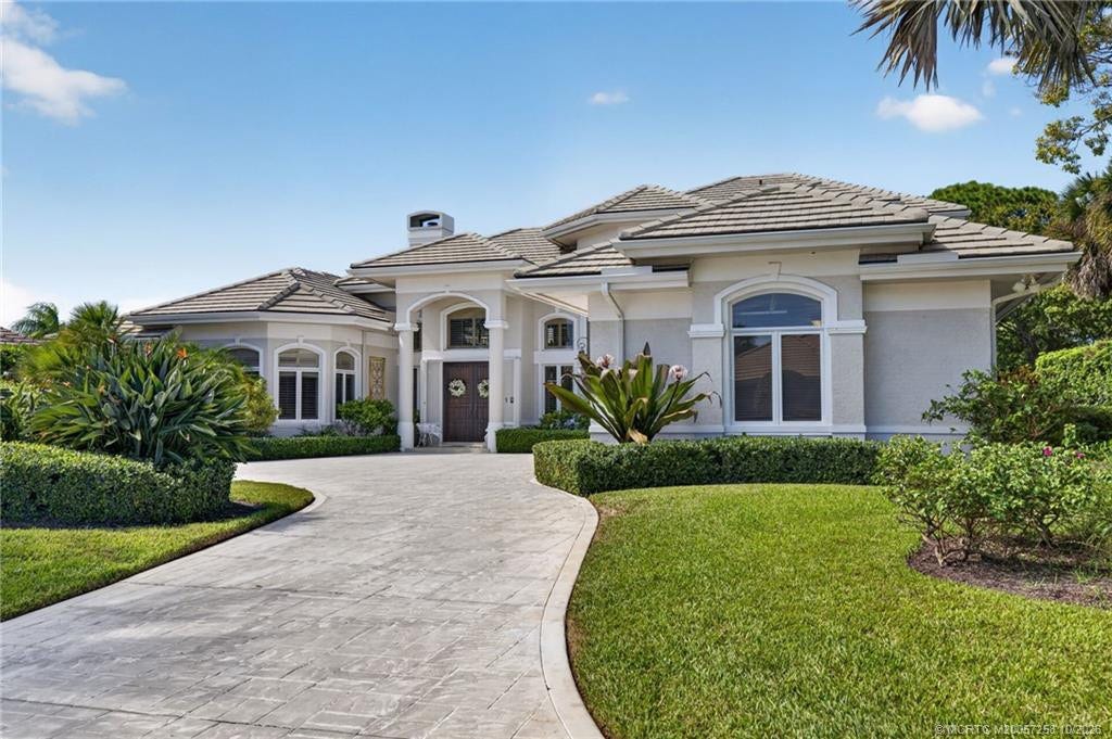 6600 SE Barrington Drive, Stuart, FL 34997 Photo 2