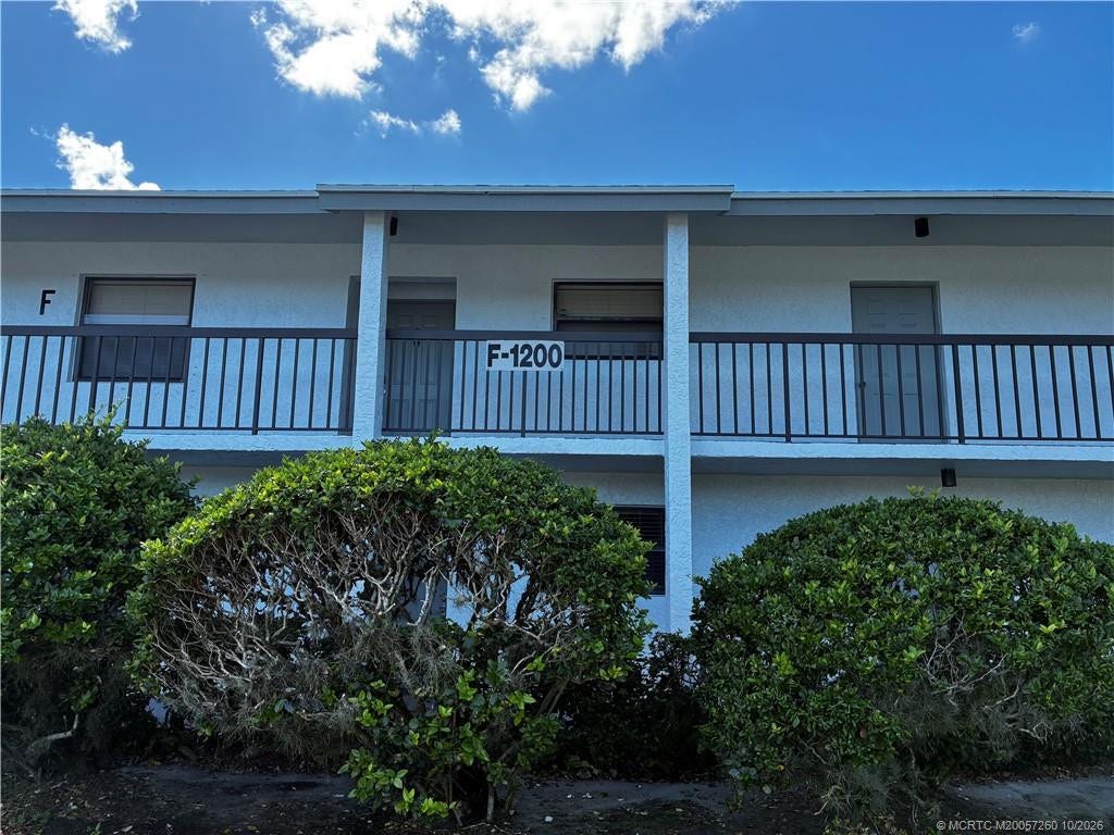 1200 SE Parkview Place SE, #F6, Stuart, FL 34994 Photo 2