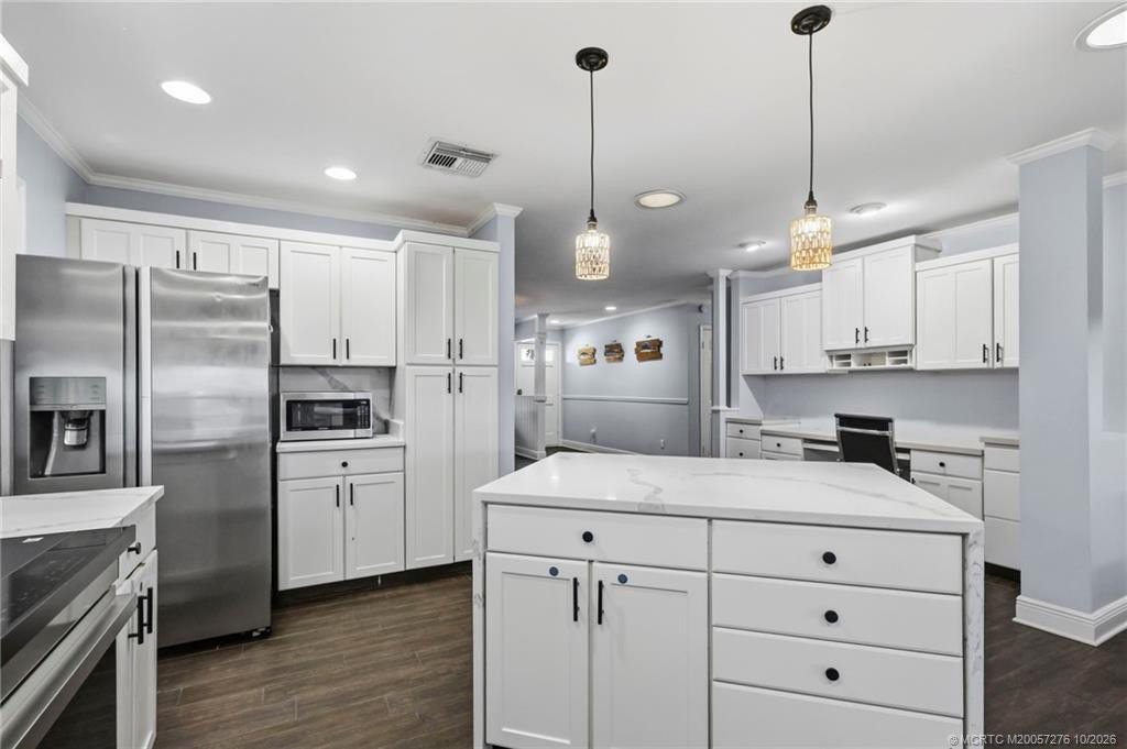 2657 SW Harem Circle, Port St Lucie, FL 34953 Quartz counters and island with waterfall edge